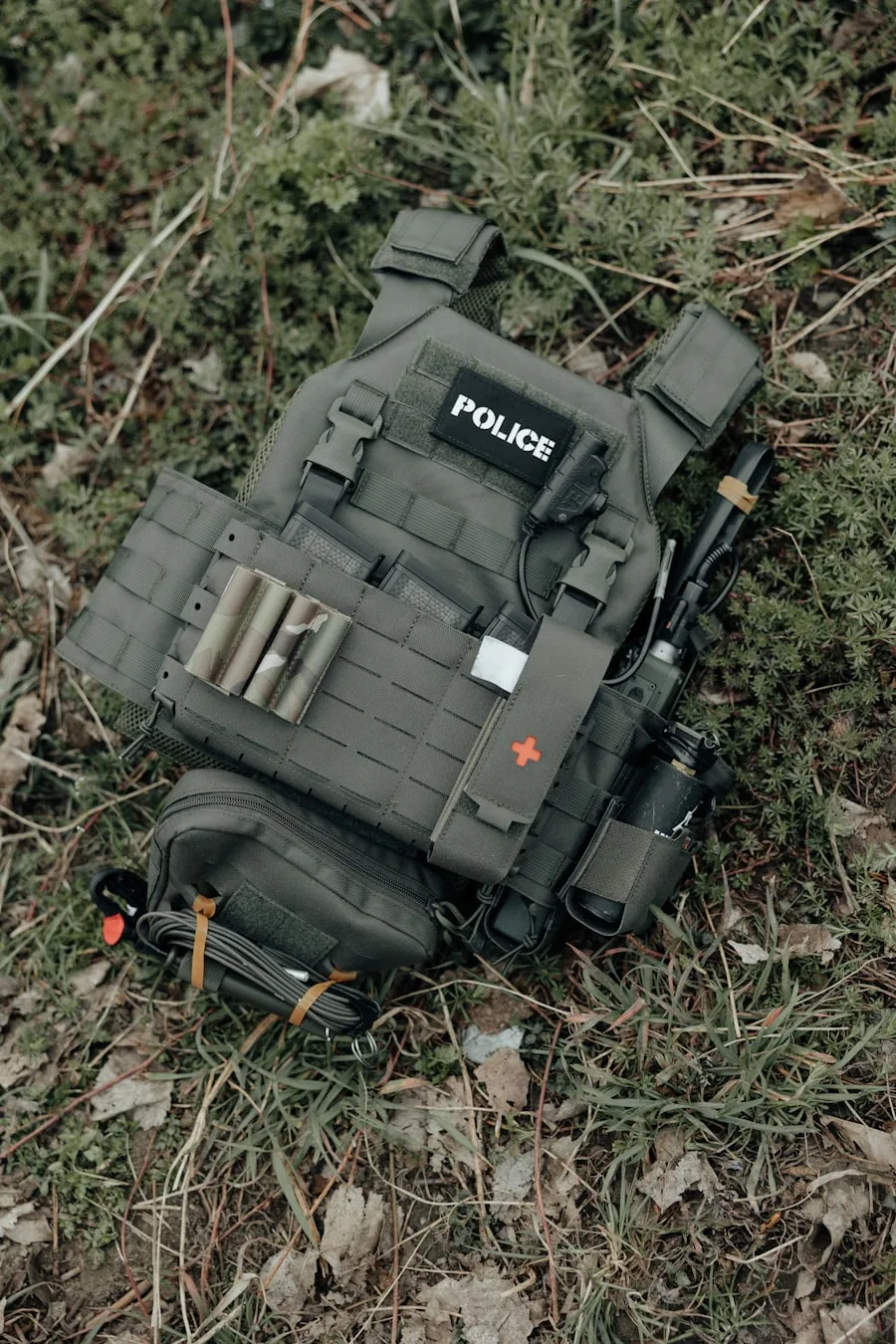 Tactical body armour vest