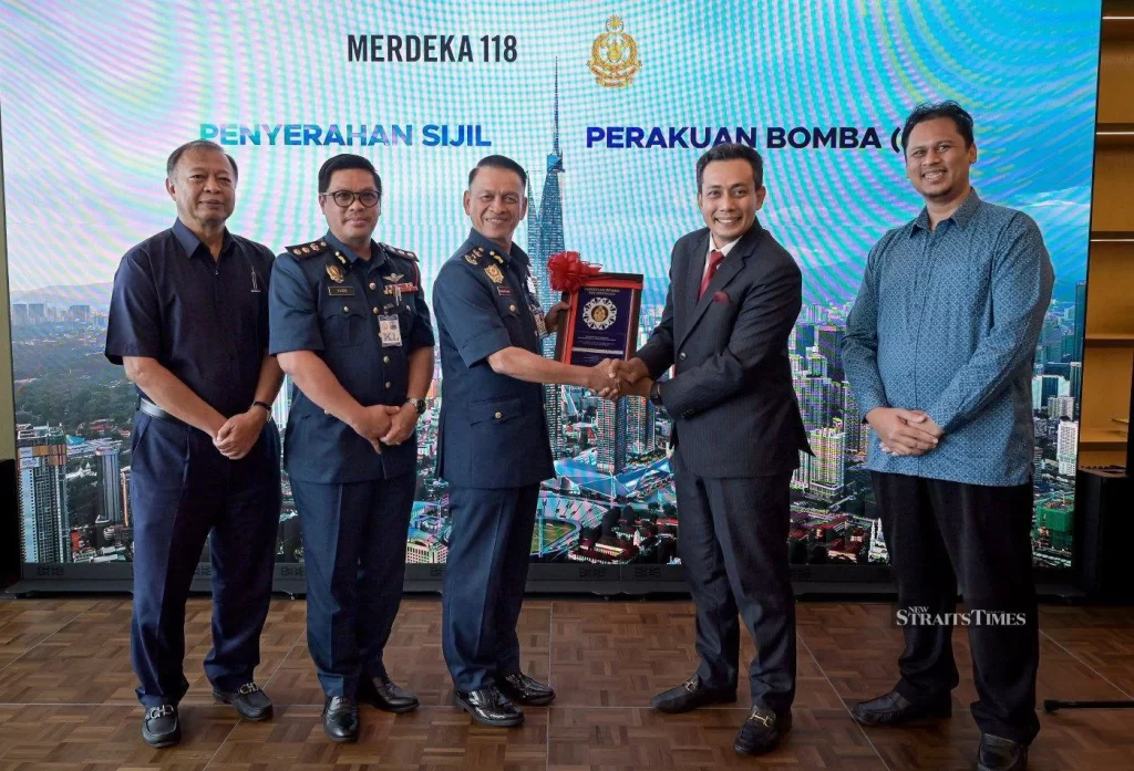 Merdeka 118 Perakuan Bomba certificate presentation ceremony with JBPM officials